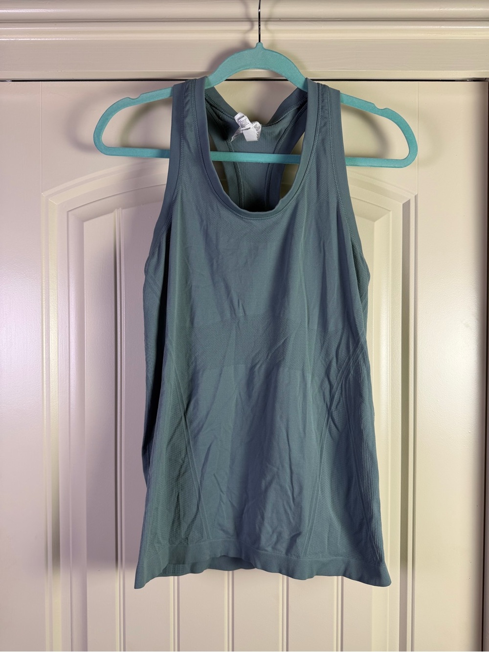 Athleta momentum tank medium racerback